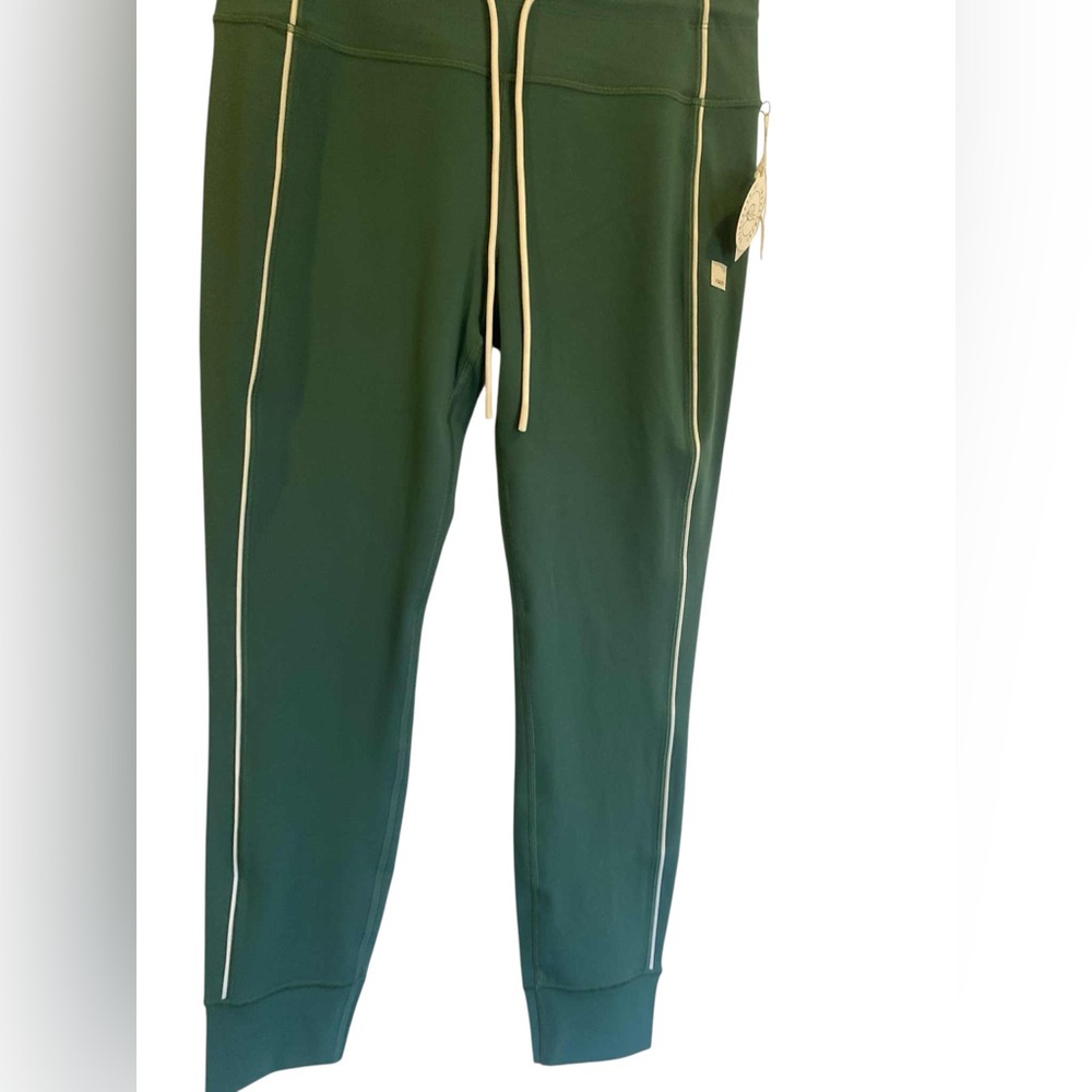 Vuori Forest Green Jogger Leggings with Cream Piping